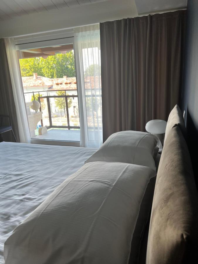 C House Rooms Lake Peschiera del Garda Ngoại thất bức ảnh