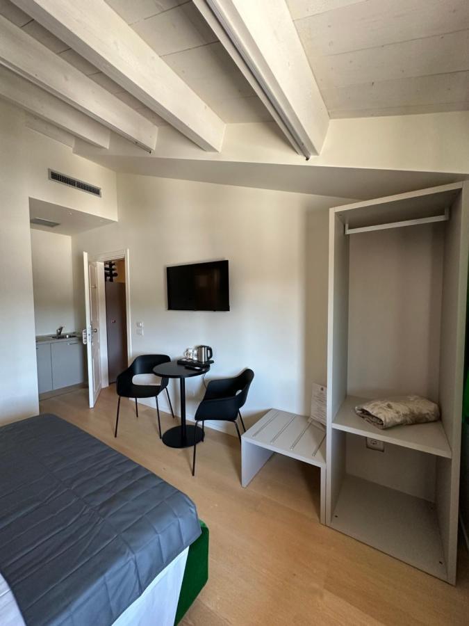 C House Rooms Lake Peschiera del Garda Ngoại thất bức ảnh