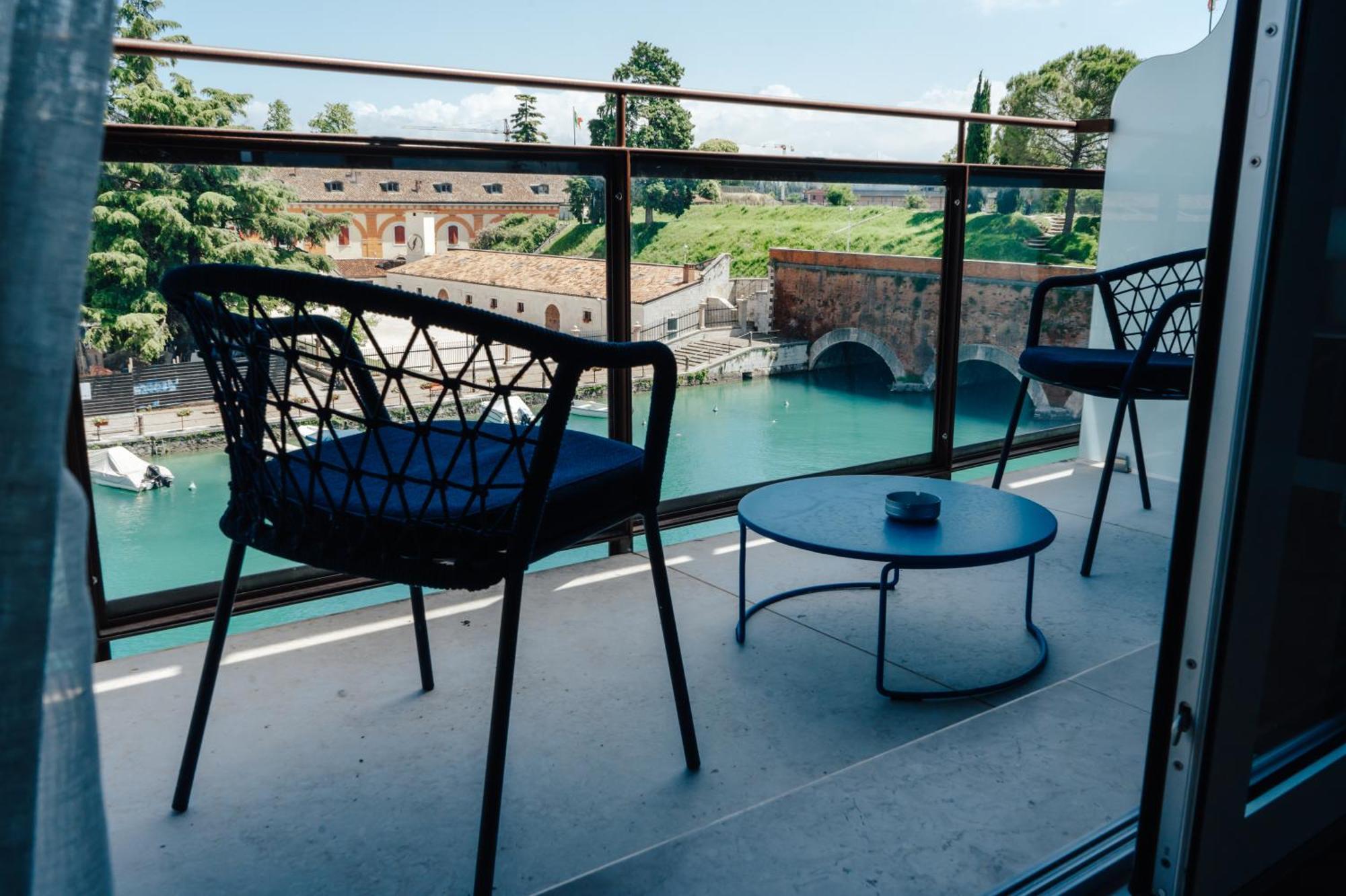 C House Rooms Lake Peschiera del Garda Ngoại thất bức ảnh
