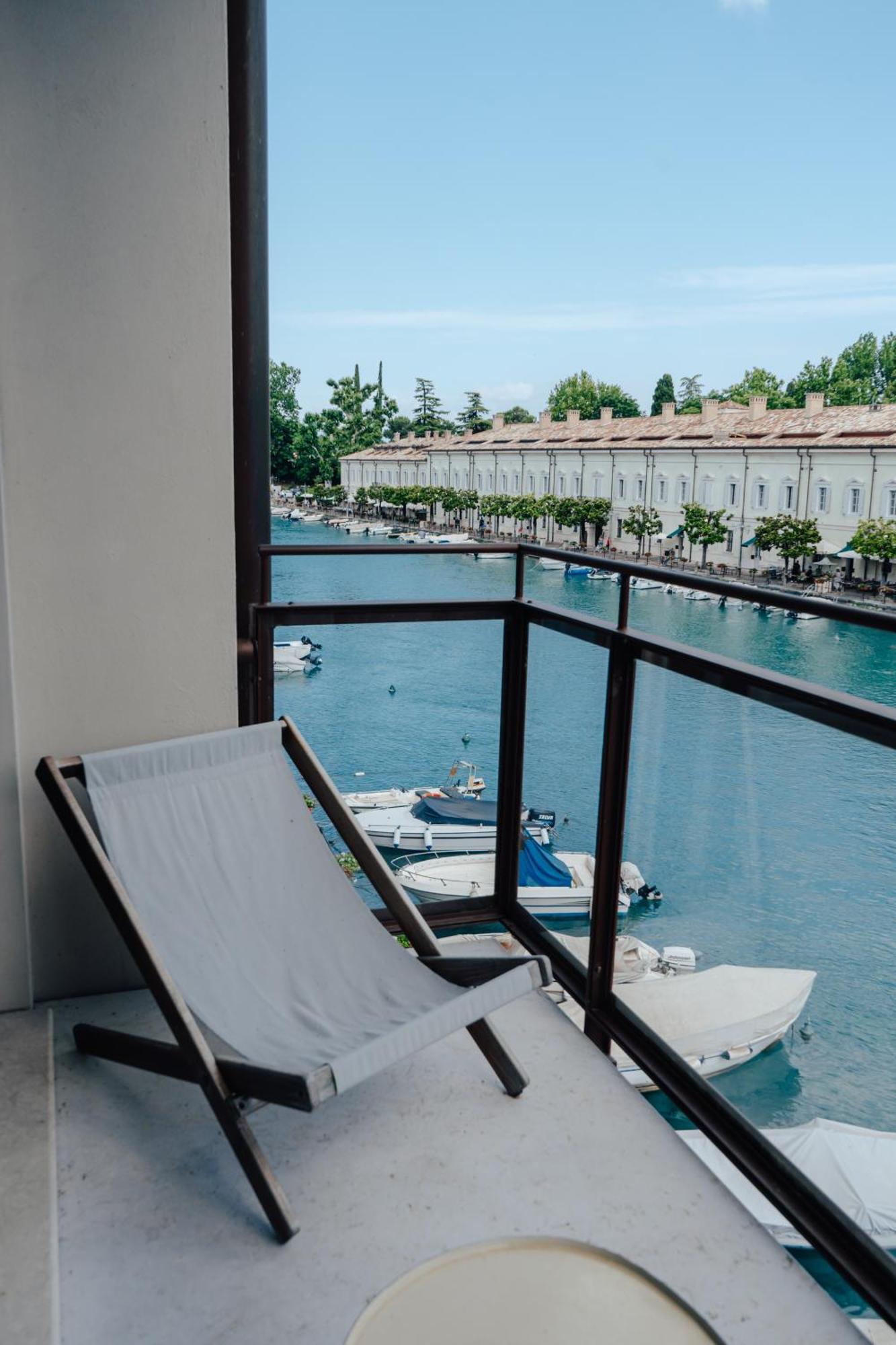 C House Rooms Lake Peschiera del Garda Ngoại thất bức ảnh