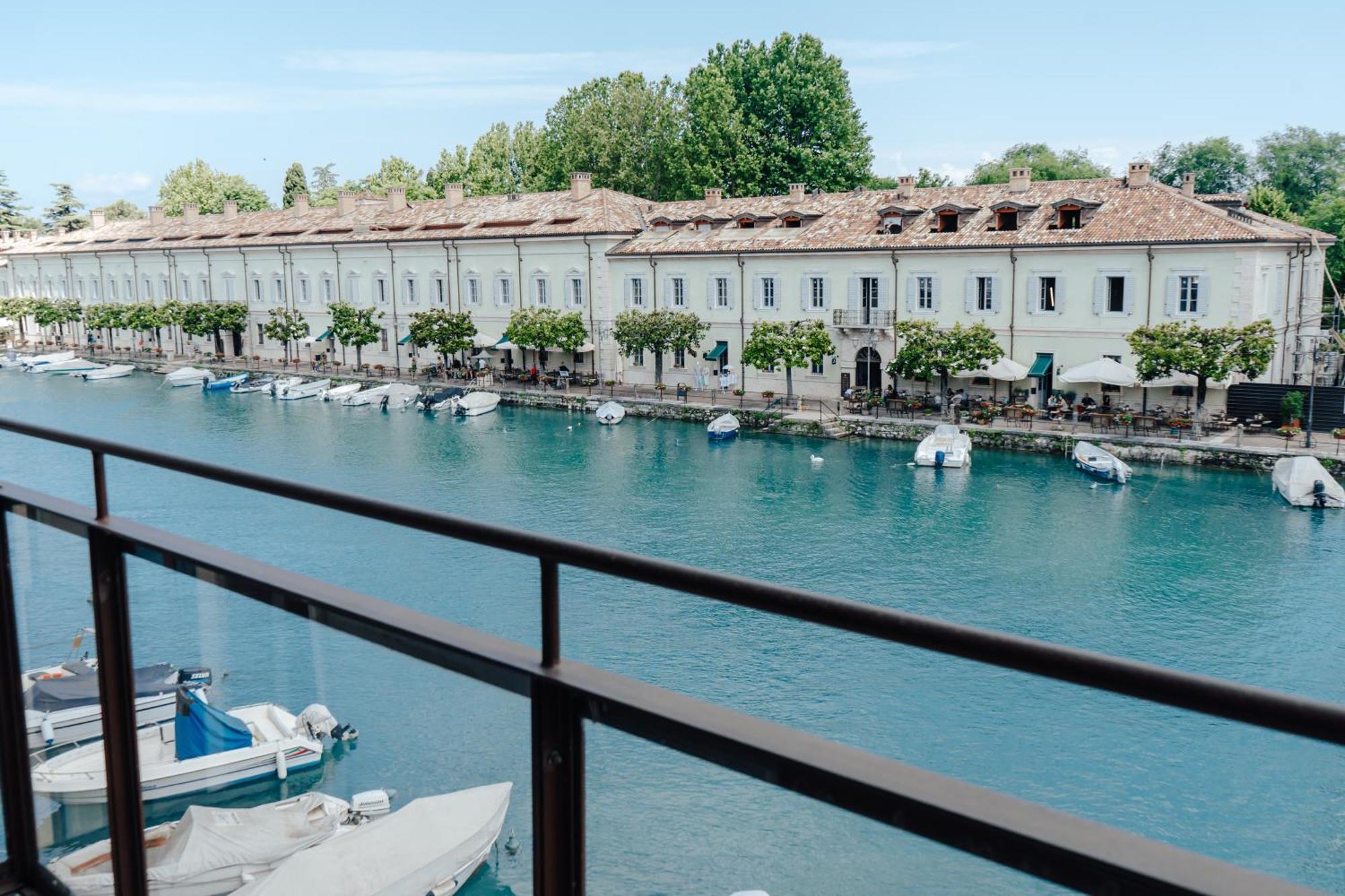 C House Rooms Lake Peschiera del Garda Ngoại thất bức ảnh