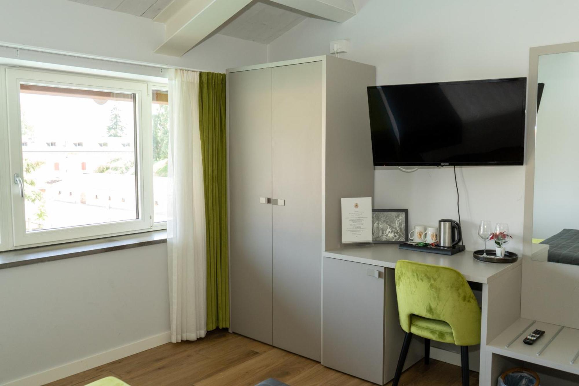C House Rooms Lake Peschiera del Garda Ngoại thất bức ảnh