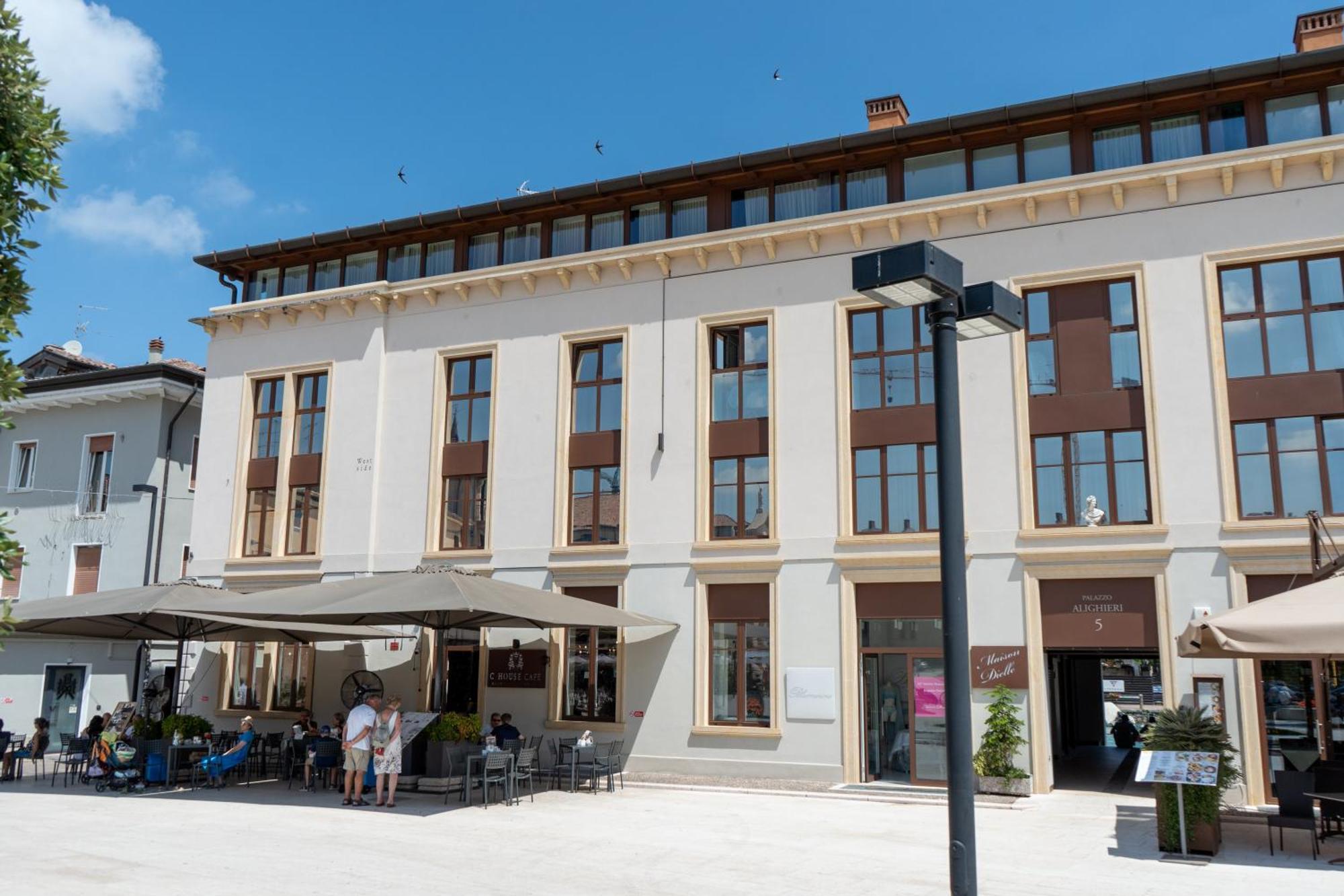 C House Rooms Lake Peschiera del Garda Ngoại thất bức ảnh