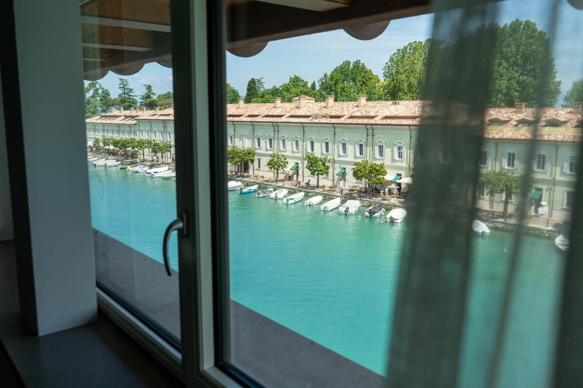 C House Rooms Lake Peschiera del Garda Ngoại thất bức ảnh
