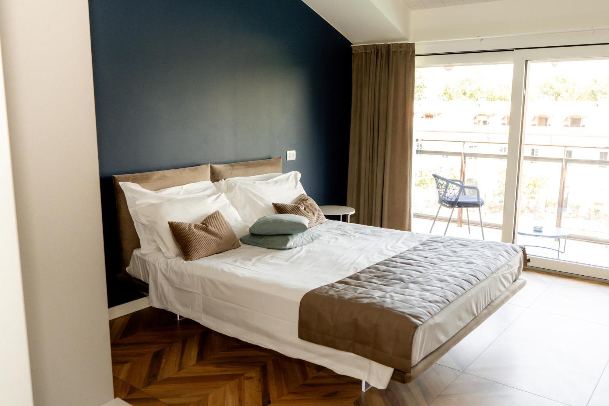 C House Rooms Lake Peschiera del Garda Ngoại thất bức ảnh