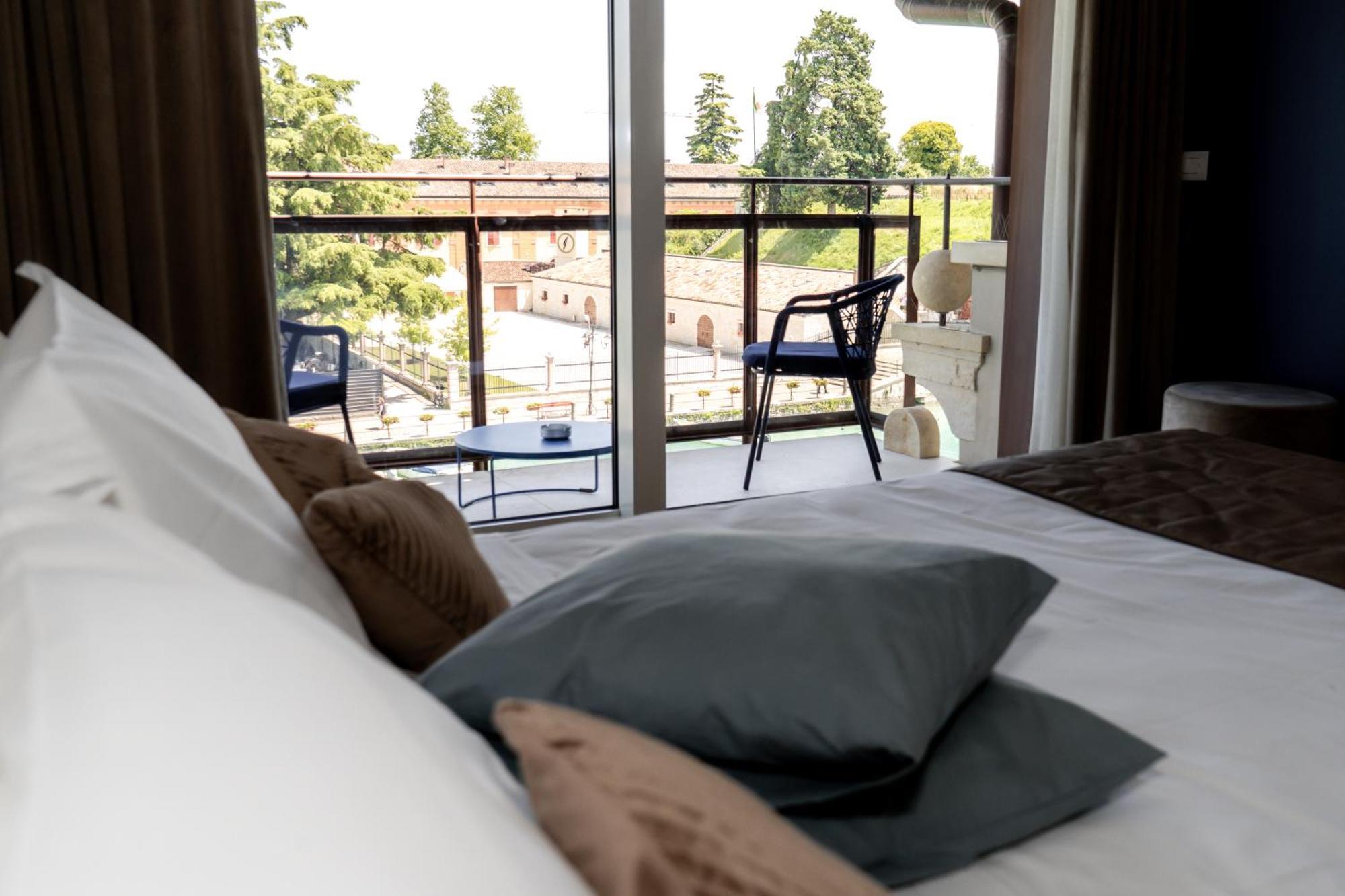 C House Rooms Lake Peschiera del Garda Ngoại thất bức ảnh