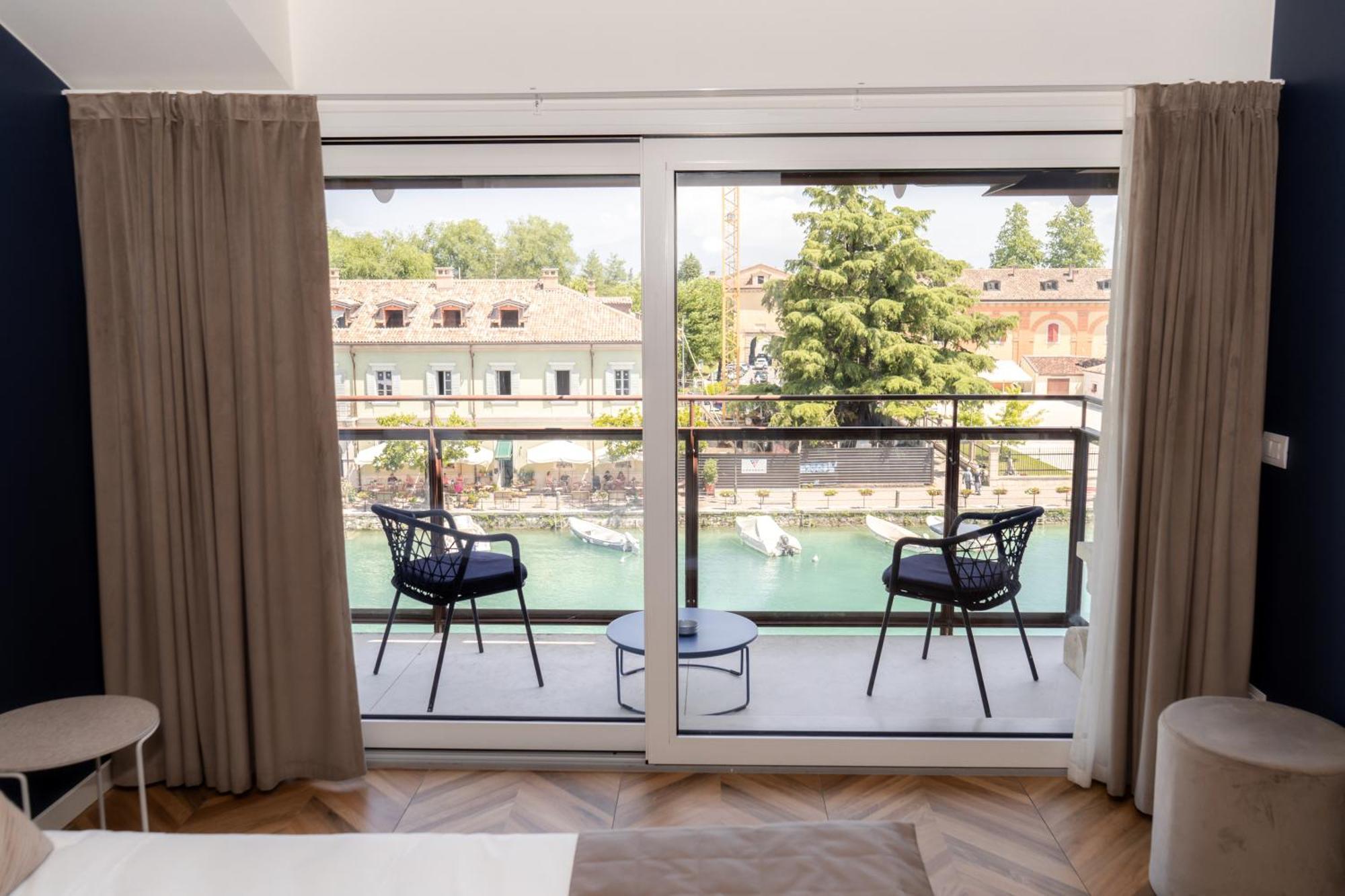 C House Rooms Lake Peschiera del Garda Ngoại thất bức ảnh